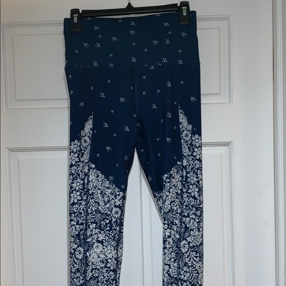 Free People Movement Sunny Bandana Yoga Leggings. - Picture 2 of 5